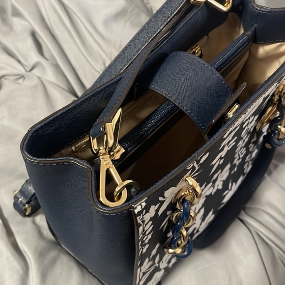 Michael Kors crossbody bags - Picture 2 of 3